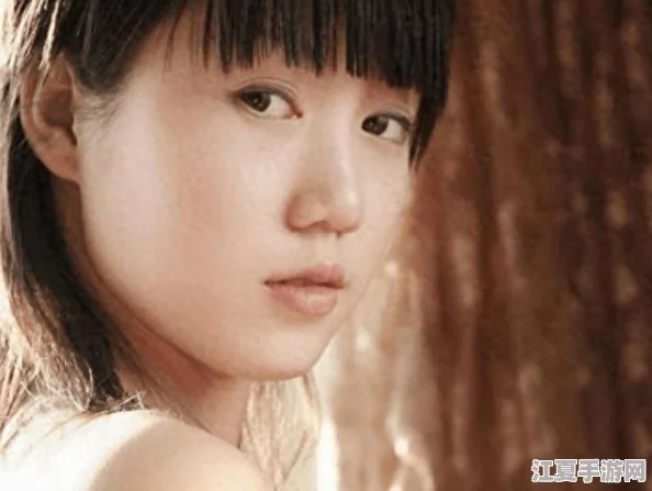 张筱雨赤裸裸殖生器，展现女性力量与自信的完美结合，引发热议与关注