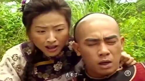 福伦在山洞里找到紫薇，惊现蛇咬情况需及时处理
