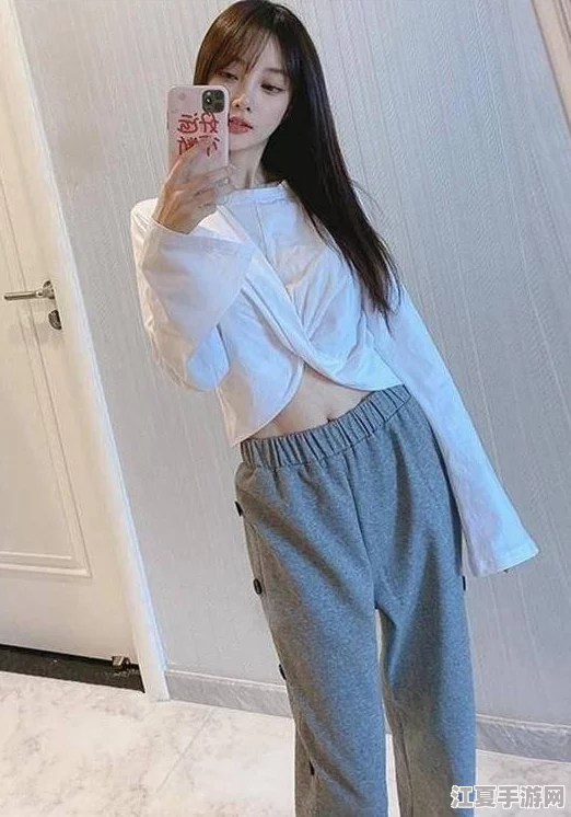 裸体白嫩凸凹BBBw撒,网友热议:真是美的无与伦比,令人惊叹的完美身材,太吸引眼球了! 裸体白嫩凸凹BBBw撒,网友热议:真是美的无与伦比,令人惊叹的完美身材,太吸引眼球了!