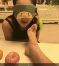 美女露100%，网友评价：大胆又吸引目光，个性十足，敢于展现自我，成为焦点的时尚代表！