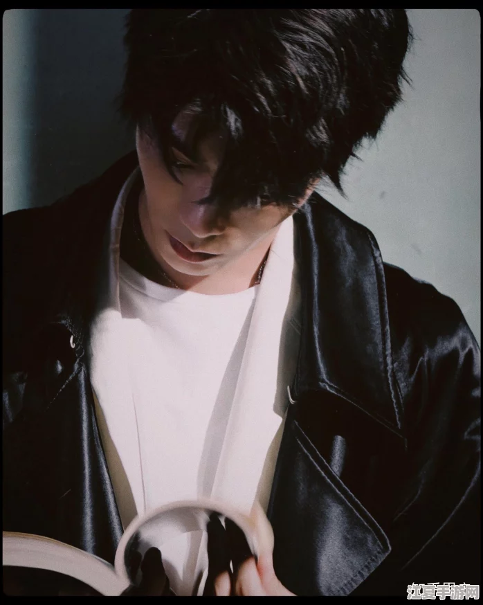 谢俞被塞东西，网友热议：这究竟是巧合还是另有隐情，期待后续真相揭秘！