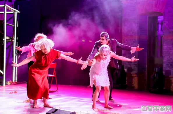 穿一毫米的衣服跳舞，这绝对是一种勇敢而独特的表演方式，让人目不转睛、心潮澎湃！