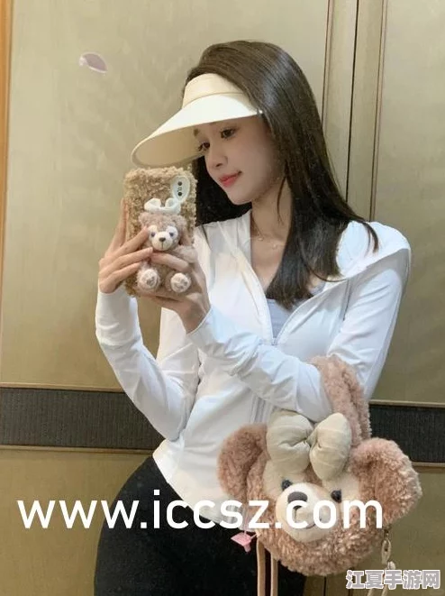 白丝h：在青春与幻想交织的世界中，感受那份无法言喻的魅力与诱惑