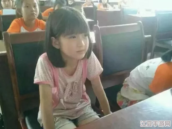 老师解开扣子让我吃她奶，网友评价：这段经历真是太不可思议，令人难以置信！