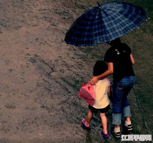 在雨中潮湿的雨中母亲的悄悄话，网友热评：这篇文章深情细腻，让人感受到母爱的温暖与无私。