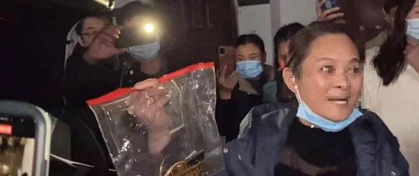 裸体BBXBBXBBxBBX引发热议，网友称其为“视觉的冲击”、“突破了艺术的界限”，讨论持续升温！